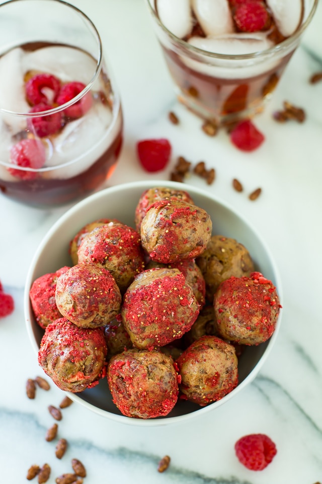 Easy, 6-ingredient no bake raspberry cookie bites with a perfect sweet-tart flavor and a delicious crispy crunch! Pair these with Chambord Spritzes for the ultimate girls' night treat!