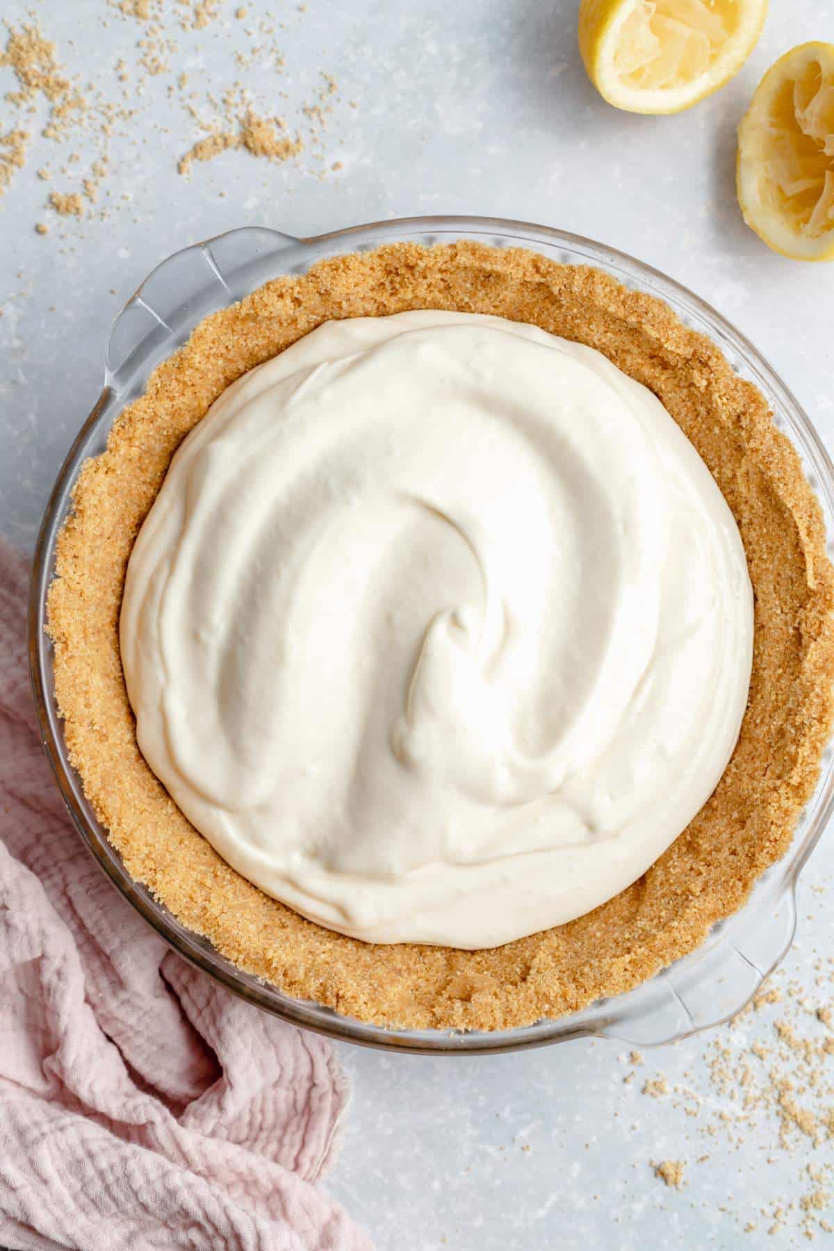 Graham cracker crust with a cream cheese filling.