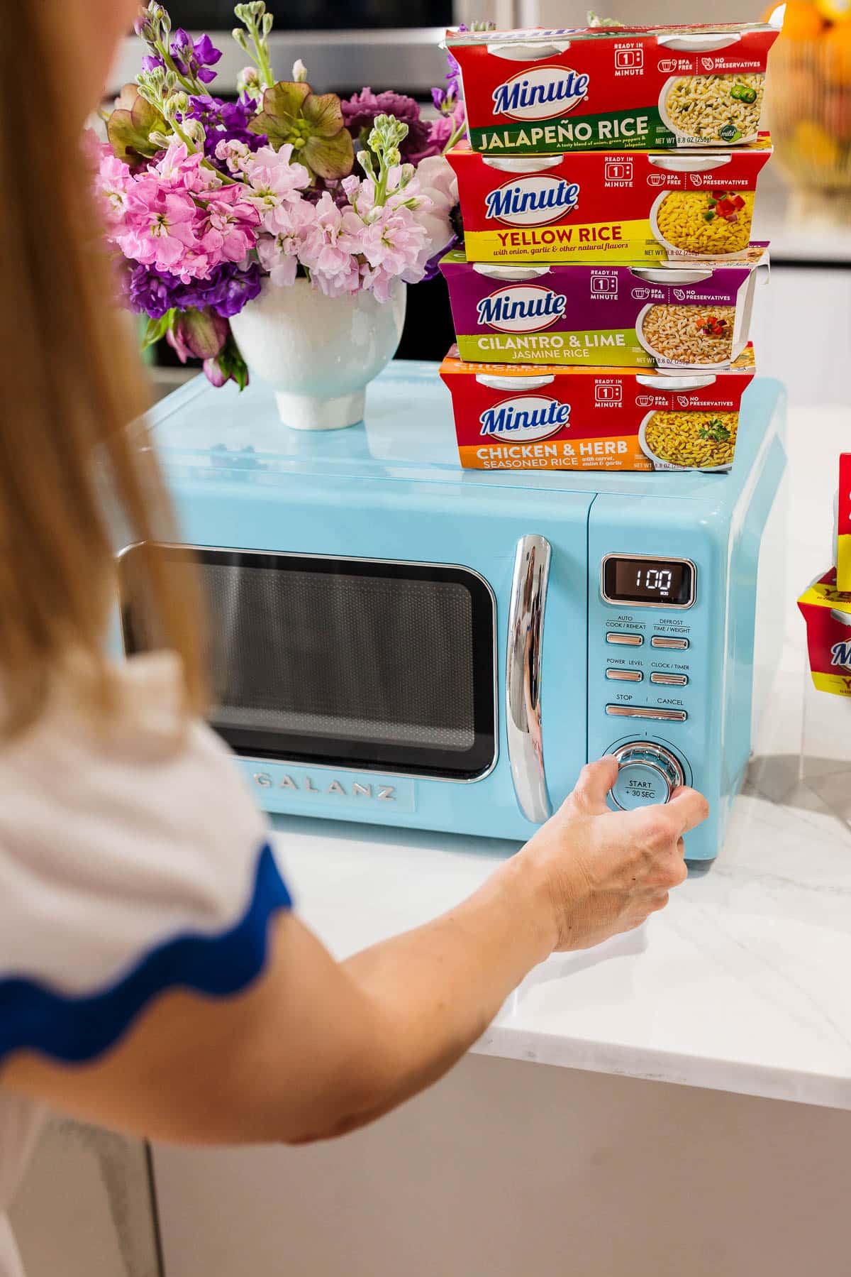 Setting a microwave to 1 minute.