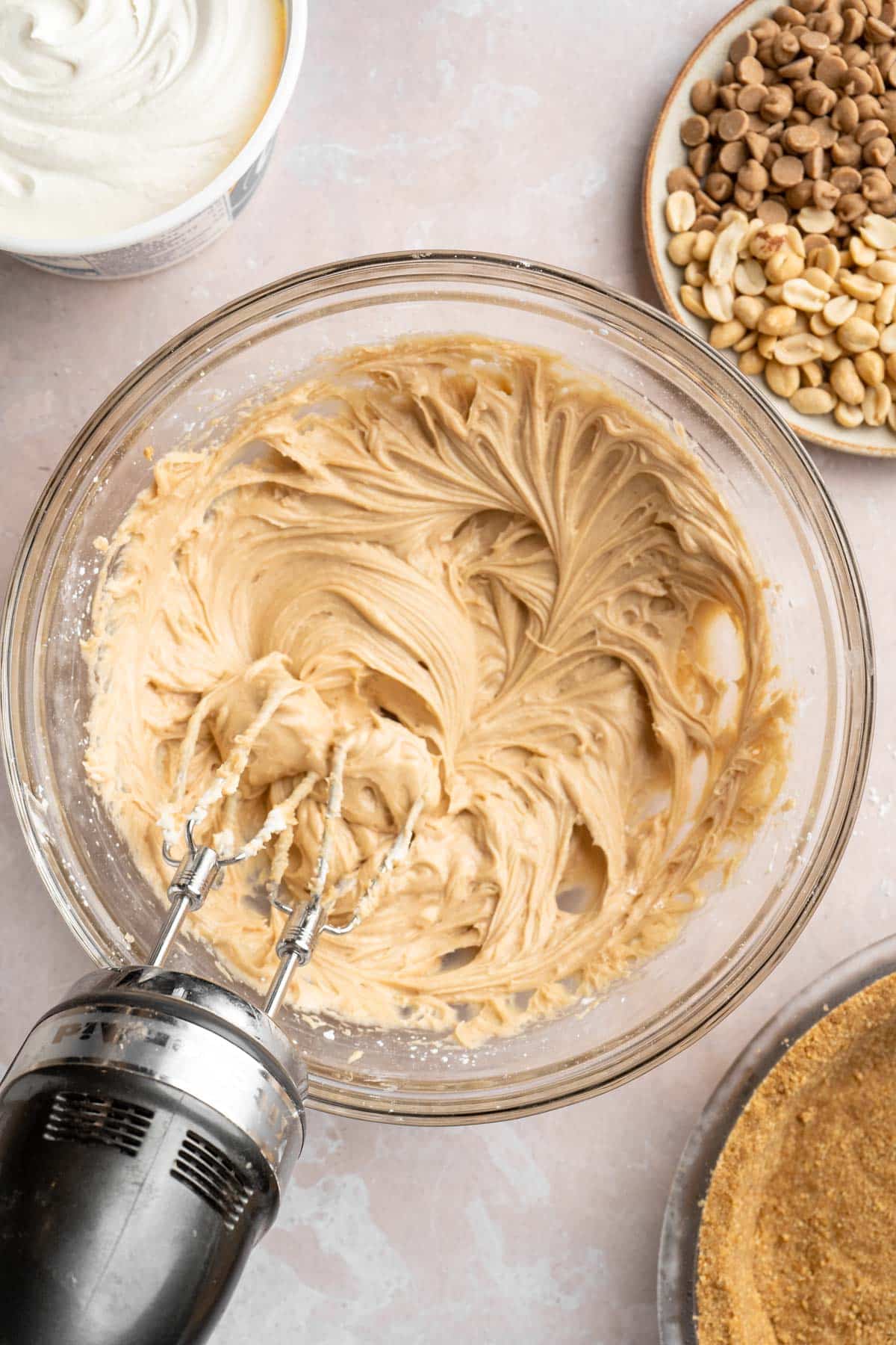 Beating cream cheese, powdered sugar and peanut butter in a large bowl.